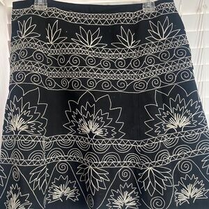 TALBOTS Line A Black Embroidered Skirt Sz 12